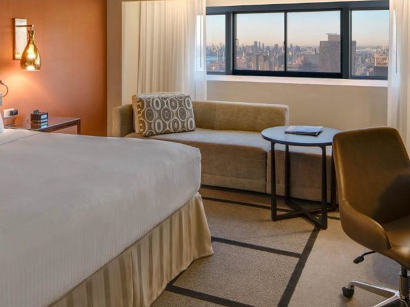 1 King Bed, Mobility Accessible with Bathtub