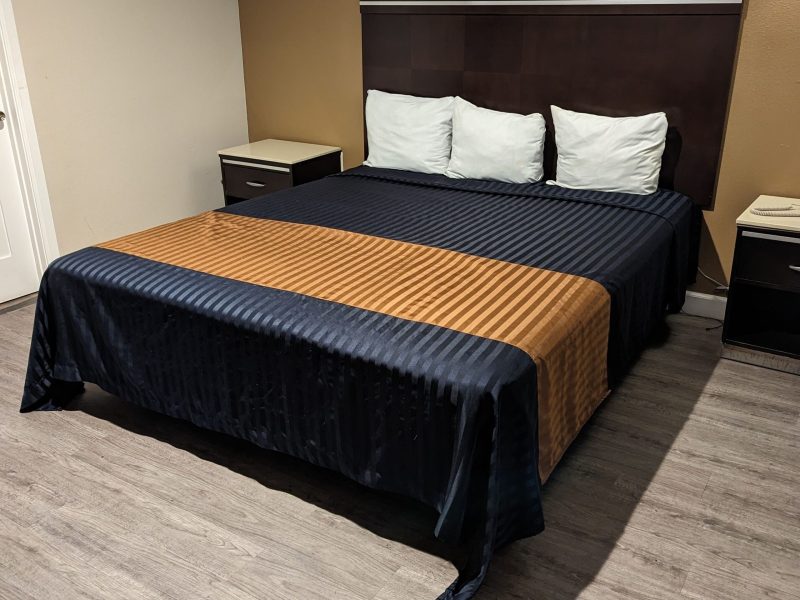 1 King Bed, Accessible with Bathtub