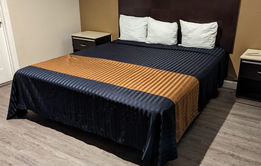 1 King Bed, Accessible with Bathtub