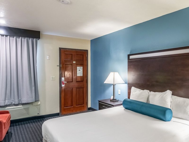 1 King Bed