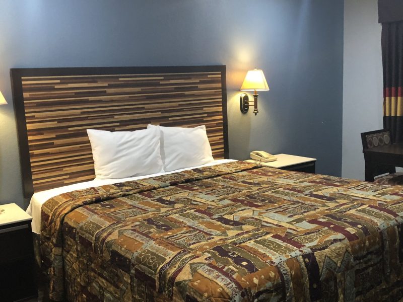 Room, 1 King Bed, Smoking