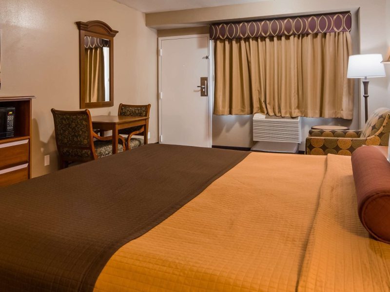 Standard Room, 1 King Bed, Non Smoking, Refrigerator & Microwave