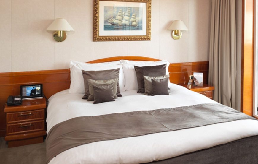 Classic Room (Yacht Family)
