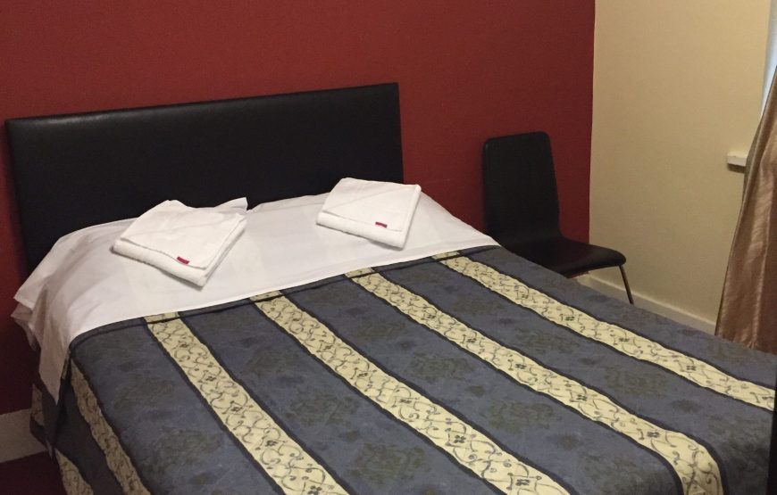 Quadruple Room (37 Collingaham Place)