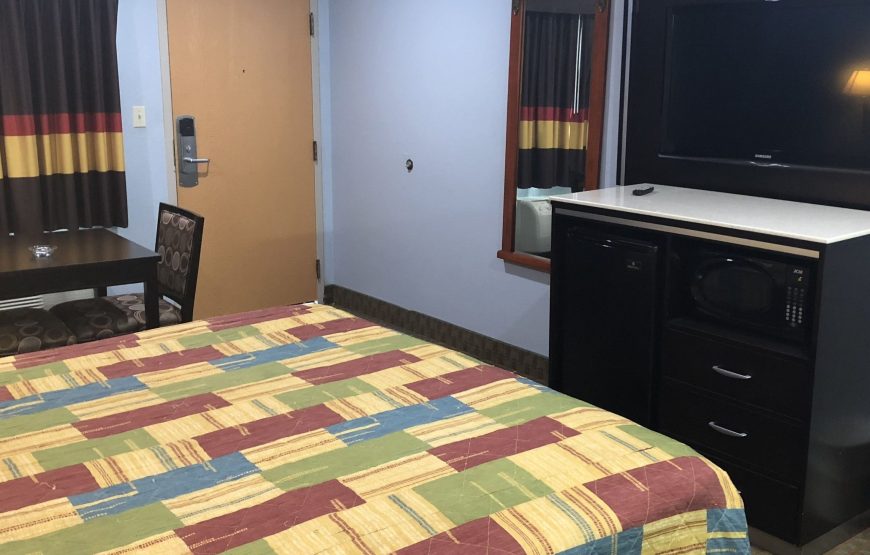 Room, 1 King Bed, Smoking