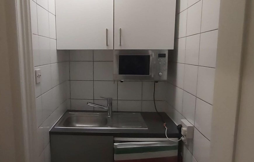 Triple Room (37 Collingaham Place)
