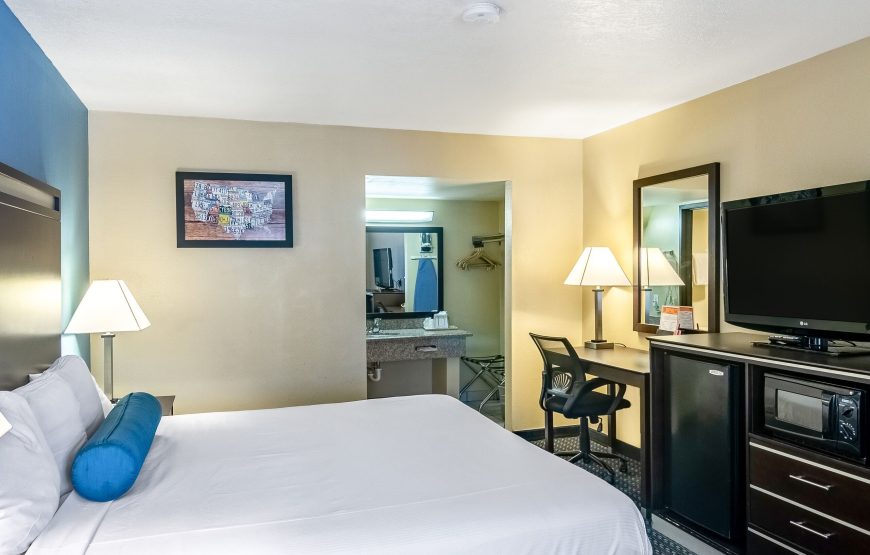 1 Queen Bed