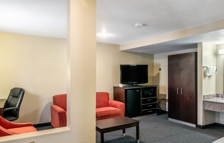 Suite 1 King bed