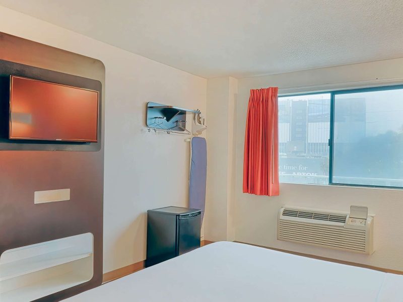 Standard Room, 1 Queen Bed, Accessible, Non Smoking