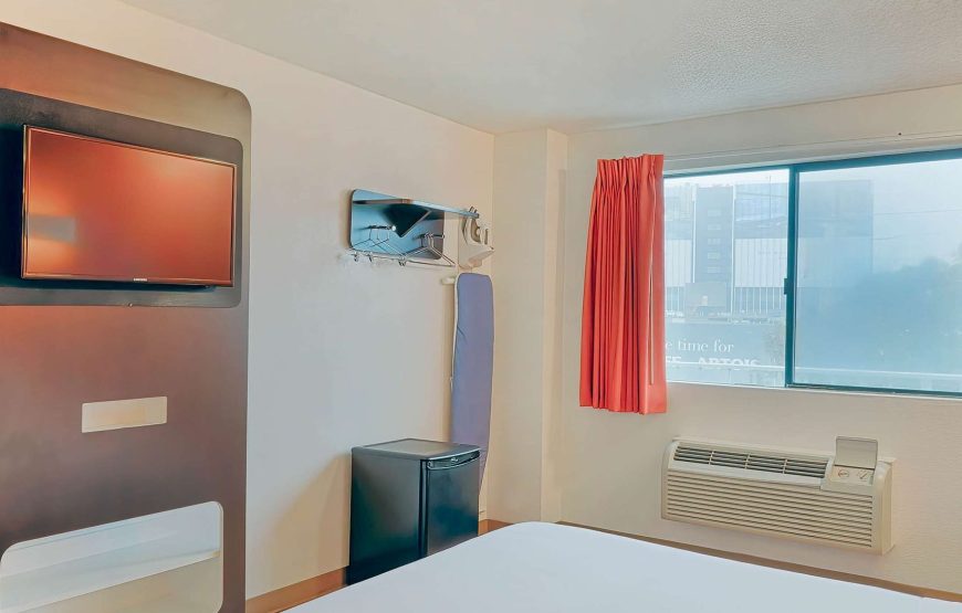 Standard Room, 1 Queen Bed, Accessible, Non Smoking