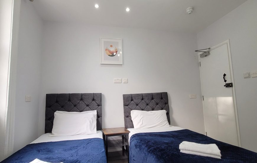 Basic Twin Room, Shared Bathroom