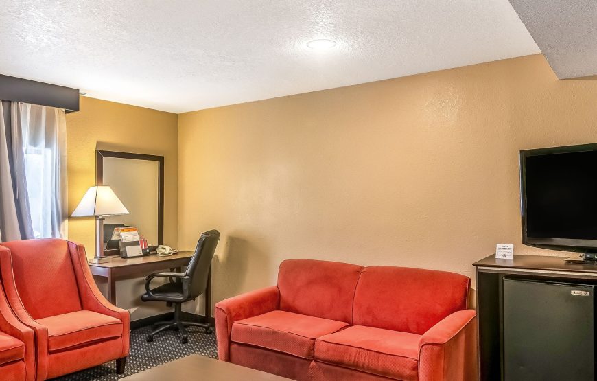 Suite 1 King bed