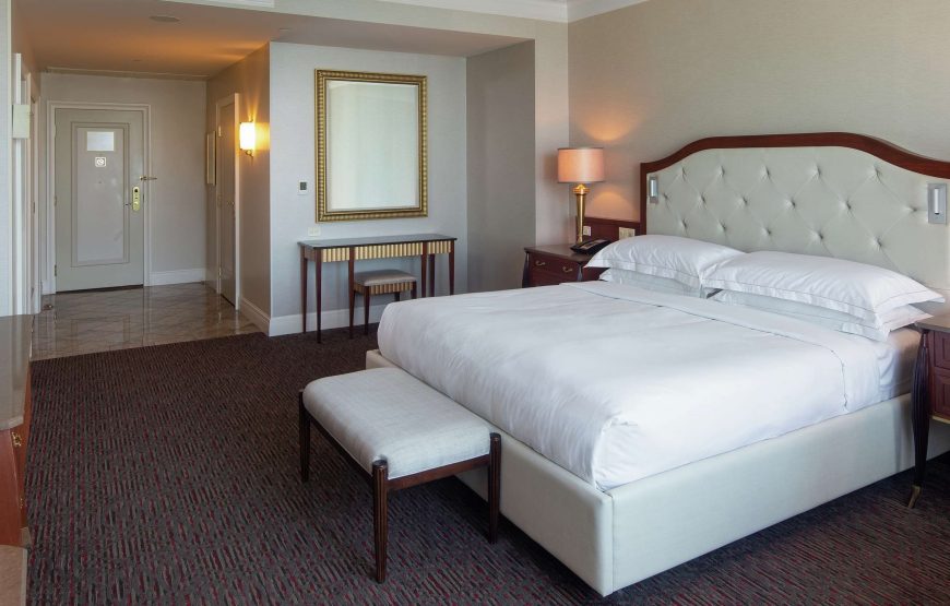 Classic Room, 1 King Bed, Accessible
