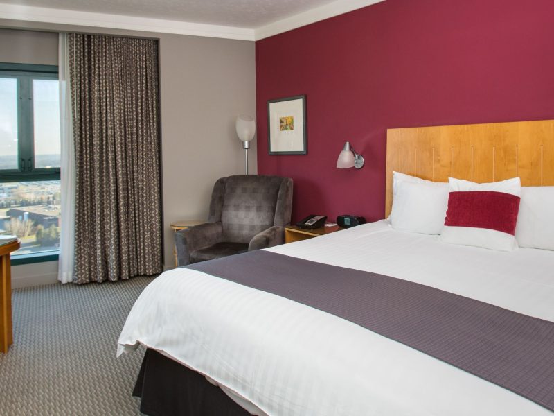Deluxe Room, 1 King Bed, Balcony, Golf View