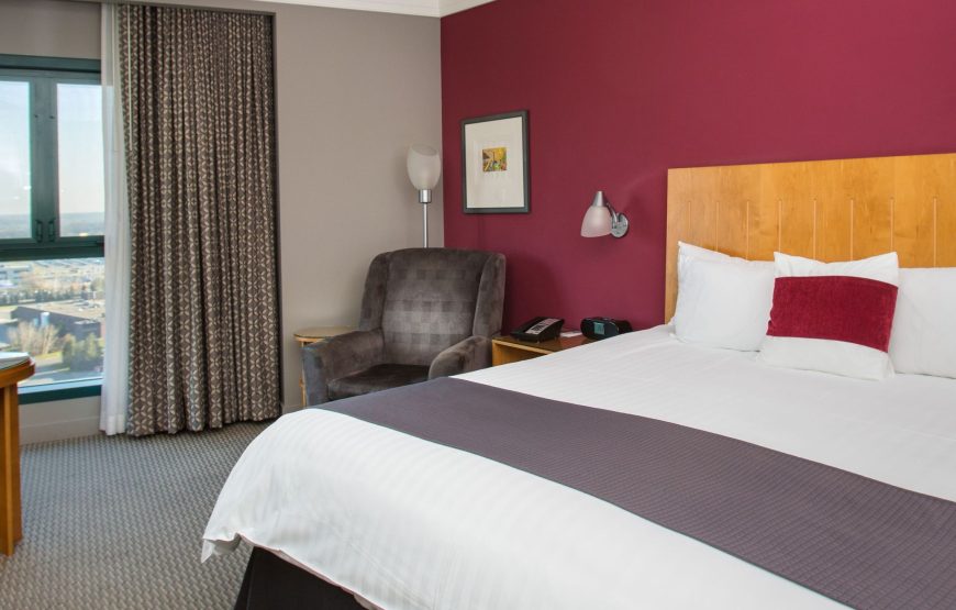Deluxe Room, 1 King Bed, Balcony, Golf View