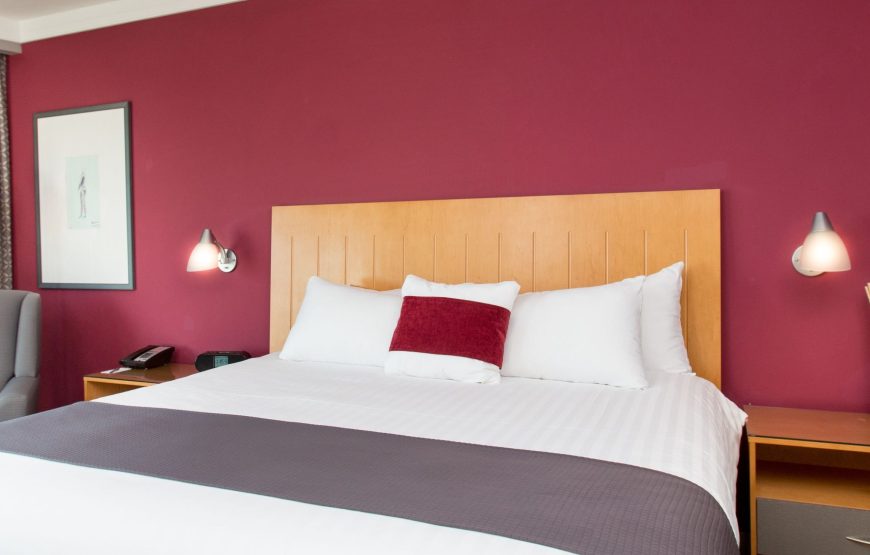 Deluxe Room, 1 King Bed, Balcony, Golf View
