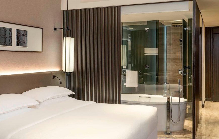 Deluxe Room, 1 King Bed, View