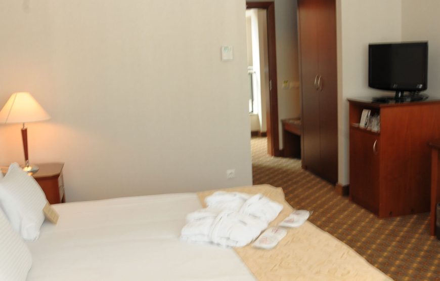 Luxury Oda
