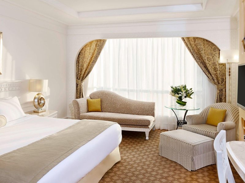 Room, 1 King Bed, Partial Ocean View, Tower