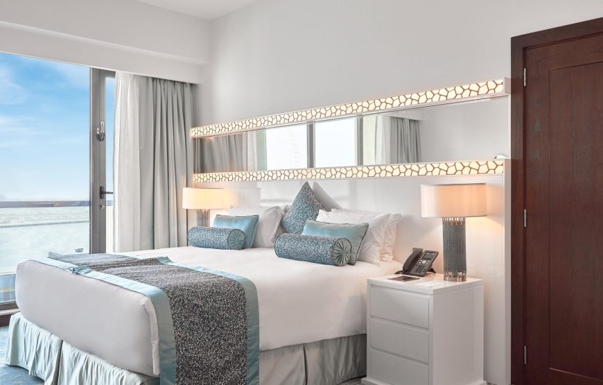Room, Sea View