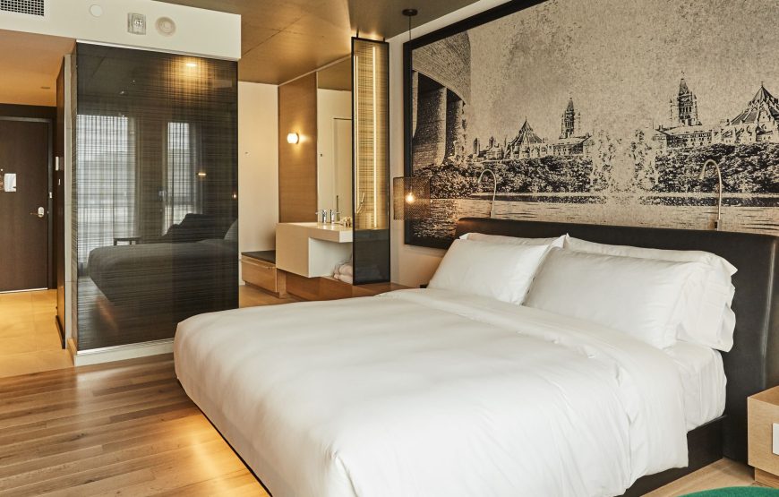 Signature Room, 1 King Bed, City View