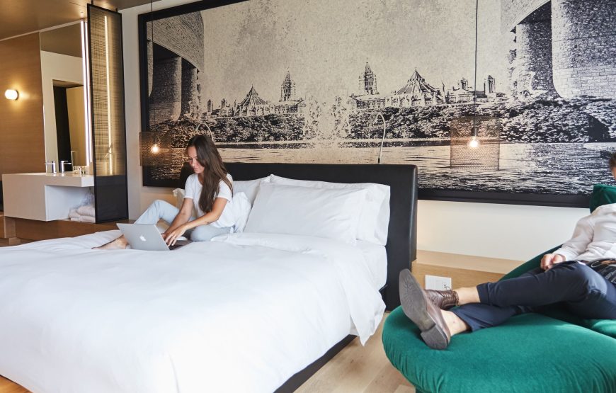 Signature Room, 1 King Bed, City View