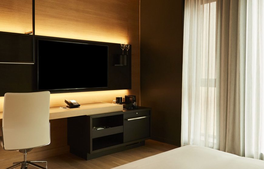 Signature Room, 1 King Bed, City View
