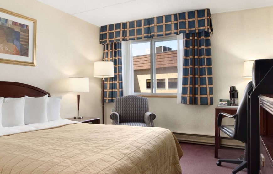 Standard Room, 1 Queen Bed