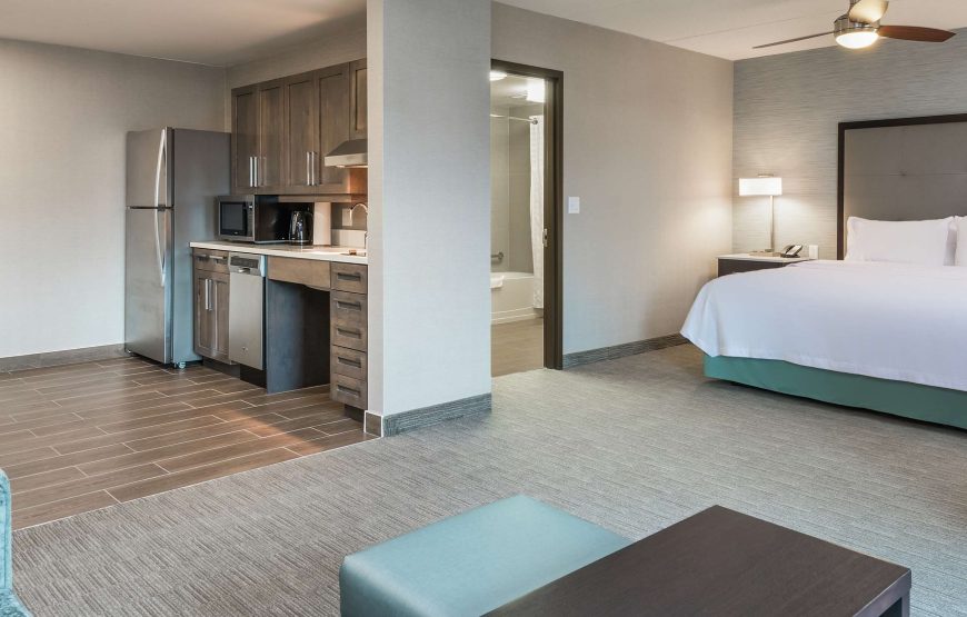 Studio, 1 King Bed, Accessible, Bathtub