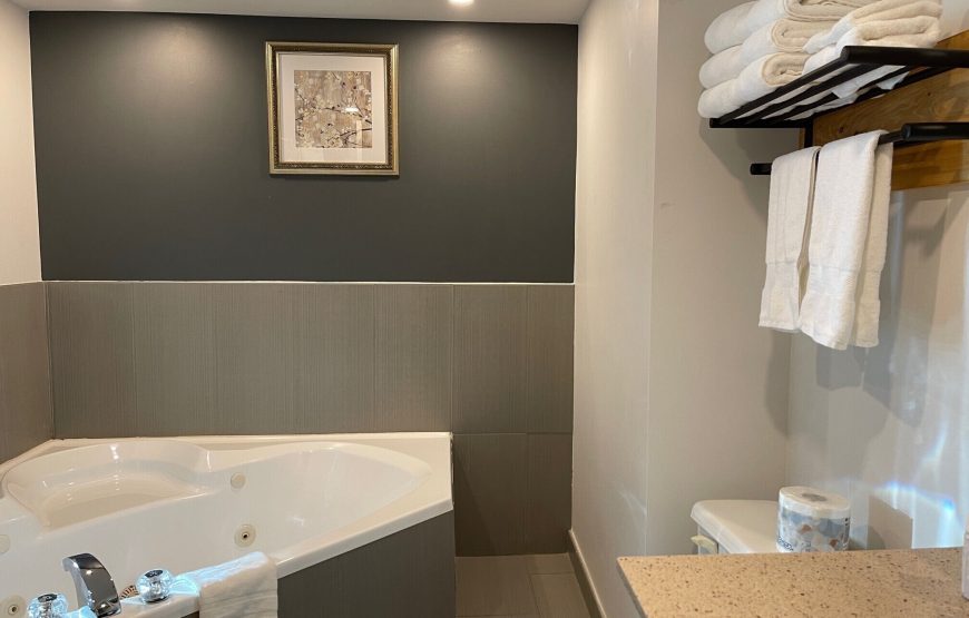 Suite, 1 Queen Bed, Non Smoking, Jetted Tub