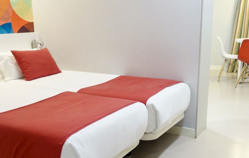 Suite superior, balcón (1, 2 and 3 pax)