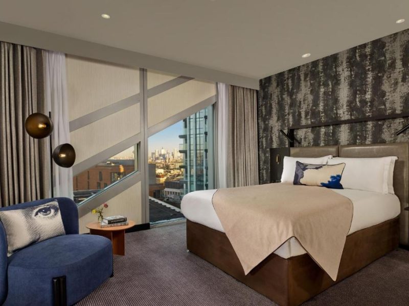 Sky High Double, Guest room, King or Queen, Skyline view